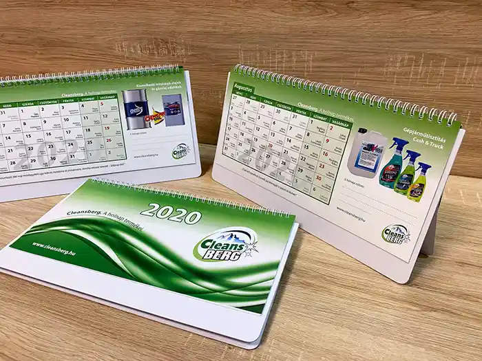 heti és havi egyedi asztali naptár