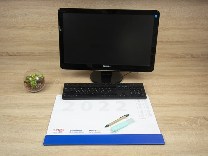 Könyöklő naptár műbőr hatású könyöklővel