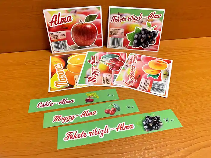 hátoldalon riccelt címke