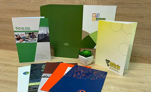 Céges dosszié saját arculattal